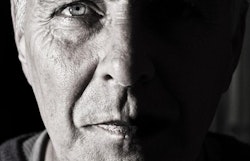 Nærbilde av eldre mann.